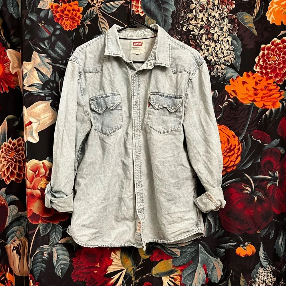 SOLD SOLD SOLD Levi’s button up denim western shirt - Picture 1 of 5